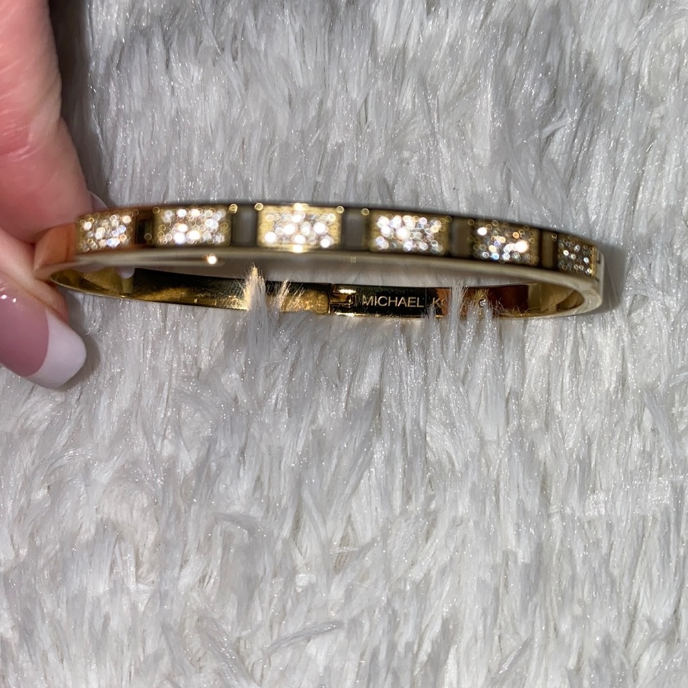 *Brand NEW* GOLD**MICHAEL KORS BRACELET with adjustable sizing